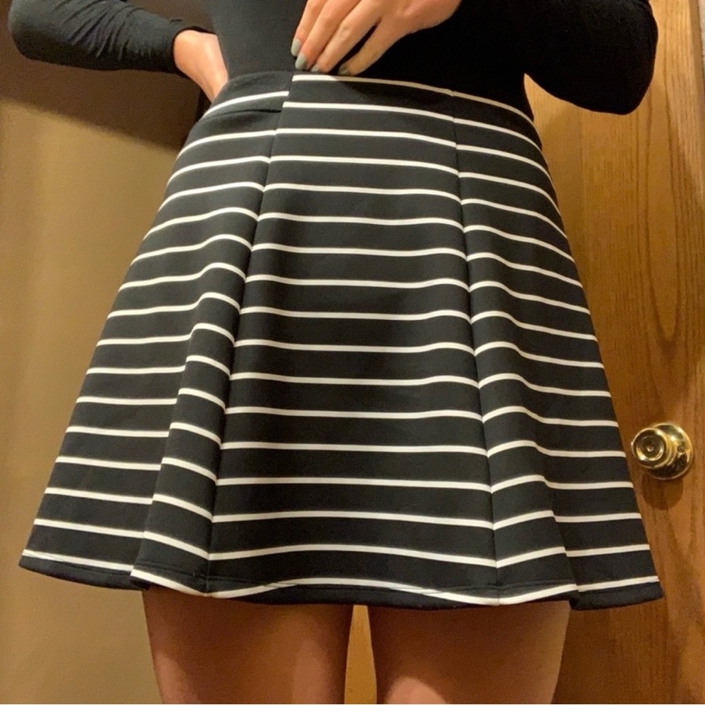 Marlyn Monroe Black & White high waist skater mini skirt size large